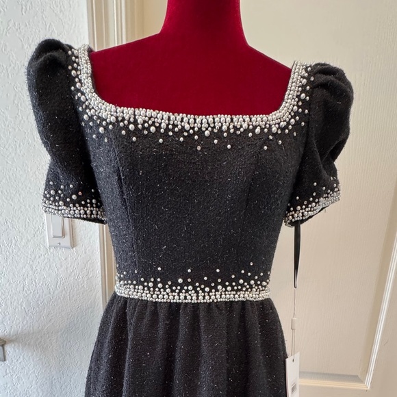 🦄 Mac Duggal Sz 2 Elegant Black Dress with Pearl Accents SAMPLE - Picture 3 of 12